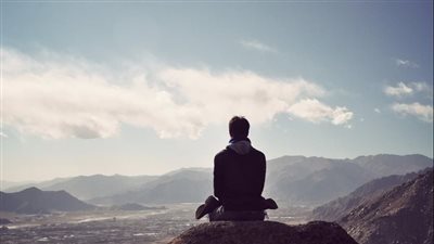 وداعاً للقلق، إليك 4 استراتيجيات فعالة وبسيطة لمساعدتك في تقليل التوتر!