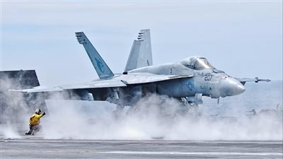 طائرة مقاتلة عسكرية تسقط في خليج سان دييغوسقوط طائرة مقاتلة تابعة للبحرية الأميركية