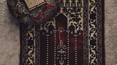 ماذا يقول الخبراء عن وضع أرجل الأثاث فوق السجاد؟ 