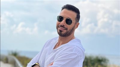 أحمد السعدني يعلق بطريقته على شائعة ارتباطه بمنة شلبي