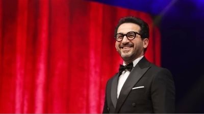انتقادات لأحمد حلمي بعد جملة ارتجالية في مسرحية بموسم الرياض