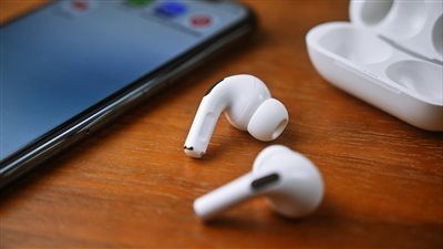 الفرق بين سماعات آبل AirPods Pro الأصلية والنسخ المقلدة تم الكشف عنه من خلال صور الأشعة السينية