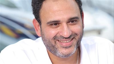 زامباهولا.. أكرم حسني يستعد لطرح الأغنية الدعائية لمسلسل الكابتن مع فرقة شارموفرز