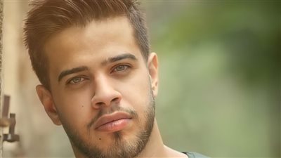 أدهم النابلسي يظهر من جديد و هو يؤم المصلين