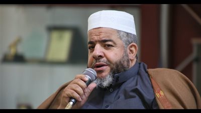 جدل يثيره الإمام الجزائري موسى عزوني بنصح الأهل بعدم تزويج بناتهم ممن لا سكن و لا عمل لديه