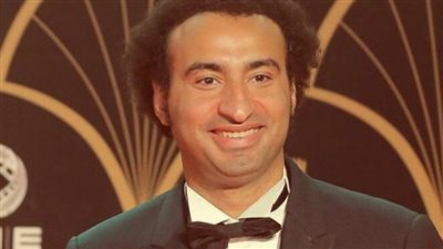 الفنان الكوميدي على ربيع  فاجأ جمهوره بأداء أغنية جديدة بعنوان عشان هداف