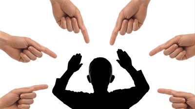 كيف تتعاملين مع التنمر الإلكتروني على أطفالكِ