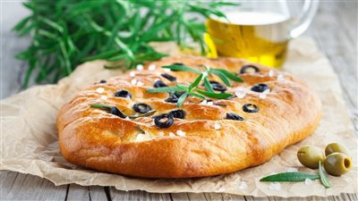 خبز فوكاشيا مخمر وطبق تيراميسو تاريخي في دبي