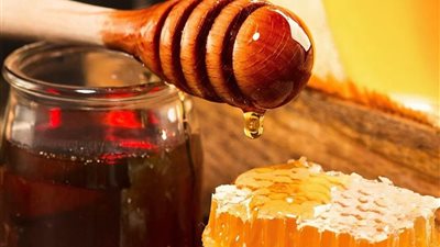 العسل طريقك لتهدئة البشرة الحساسة في الصيام