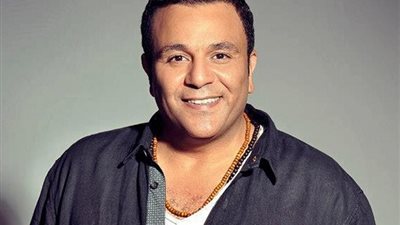 محمد فؤاد يعود للغناء رغم معاناته مع المرض، ويشارك في حفل ديسكو 90 بلبنان