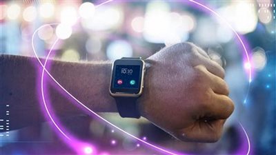 ساعات تظهر الوقت فقط عندما تلمسها كيف تعمل هذه التقنية؟