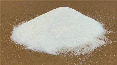 مادة كيميائية تجعل الماء يتحول إلى معجون عند لمسه