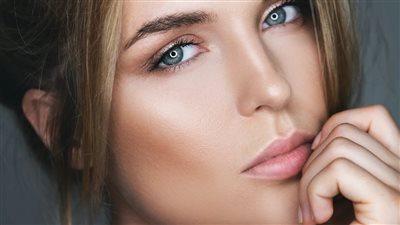 الماكياج الطبيعي: أسرار لعروض متألقة تجعل مظهرك مشرقًا 