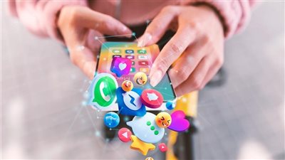 كيف يمكن للفنانين استخدام وسائل التواصل لتعزيز أعمالهم