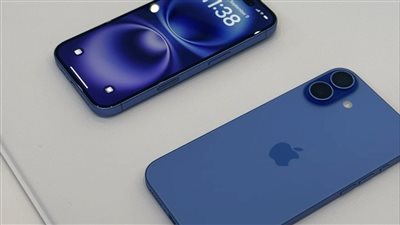 من المتوقع إطلاق iPhone 17 Pro باللون الأزرق المماثل لجهاز MacBook هذا العام