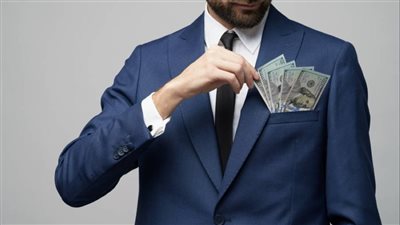  ليس الحظ: العادات الأربع التي تصنع المليونيرات العصاميين