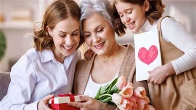 متى يتم الاحتفال بعيد الأم في جميع أنحاء العالم؟