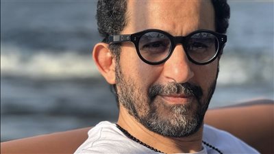 أحمد حلمي يحتفل بذكرى زواجه ببث فيديو من زفافه مع منى زكي 