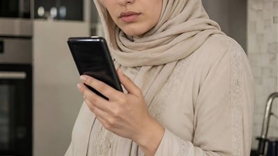 ارسلت عشيقة زوجي لي فيديو 