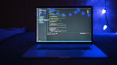 شركات التكنولوجيا العالمية تتسابق لتطوير نماذج ذكاء اصطناعي أكثر استقلالية وسط تصاعد المنافسة بين عمالقة القطاع