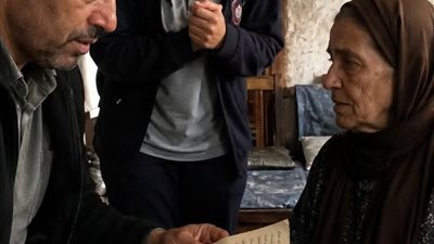 اب بيوصل بنته كل يوم 