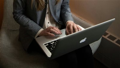 خبراء التطوير الشخصي يحذرون من هوس الإنتاجية المستمرة فيما تتجه مفاهيم جديدة للتركيز على الراحة الذهنية 