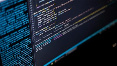 شركات التكنولوجيا العالمية تسرع سباق الذكاء الاصطناعي مع استثمارات ضخمة في مراكز البيانات والبنية التحتية الحاسوبية