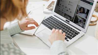 منهجية الإنتاجية المتأنية: كيف أصبح التخلي عن ثقافة العمل المتواصل البوابة الحقيقية للابتكار الفردي؟