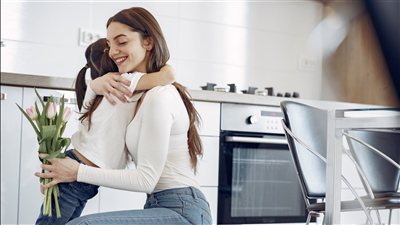 قصة مؤامرة أم كادت أن تدمر زواج ابنتها ومستقبلها