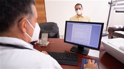 تقرير صحي يكشف ارتفاع ثقة سكان الإمارات بالمؤسسات الصحية مع توسع استخدام تقنيات الذكاء الاصطناعي في الرعاية الطبية