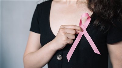 دراسة دولية واسعة تكشف أن الاعتماد على أدوات الذكاء الاصطناعي في قراءة صور الثدي يرفع دقة الكشف المبكر عن سرطان الثدي
