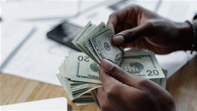 الدرهم الإماراتي يحافظ على استقراره أمام العملات الرئيسية مع ثبات سعر الدولار عند 3.6725 درهم في سوق الصرف ليوم 17 أغسطس 2026