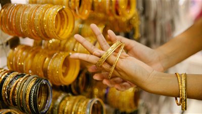 الذهب العالمي يتراجع بشكل محدود إلى قرب 4580 دولارًا للأونصة وسعره في مصر ليوم 28 أغسطس 2026