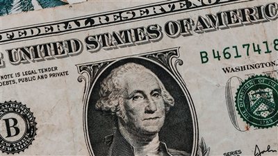 الجنيه المصري يحافظ على استقراره أمام الدولار عند مستويات تتجاوز 52 جنيهًا مع بداية تعاملات الأحد 4 أكتوبر 2026