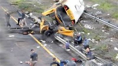 حادث مروع في نيوجيرسي بعد اصطدام شاحنة بمنزل