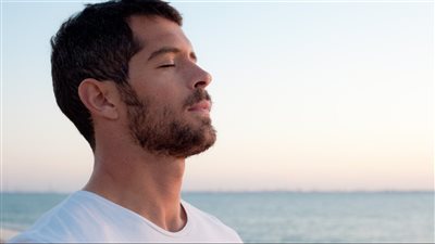 تقنيات التنفس العميق تخفف من التوتر والقلق