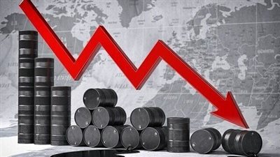 أسعار النفط تتقلب وسط مخاوف من تباطؤ النمو العالمي.