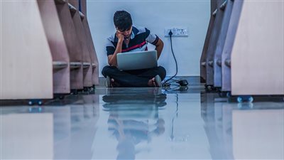التعليم الحديث: هل يعزز الذكاء أم يعتمد على التكنولوجيا؟
