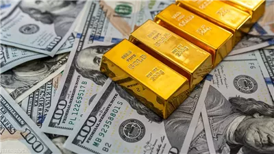الذهب يلتقط أنفاسه فوق 2380 دولاراً مع ضعف الدولار