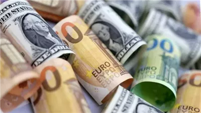 اليورو يتراجع دون 1.07 دولار بعد نبرة المركزي الأوروبي