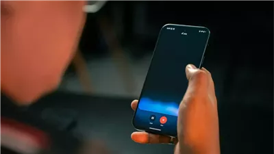 غوغل تقدّم Gemini Live لترجمة مكالمات واتساب فورياً   