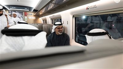 قطار ركاب يربط أبوظبي بدبي ويبدأ الخدمة في 2026 