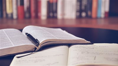 كيف تبني عادة قراءة كتاب أسبوعيًا في 10 خطوات