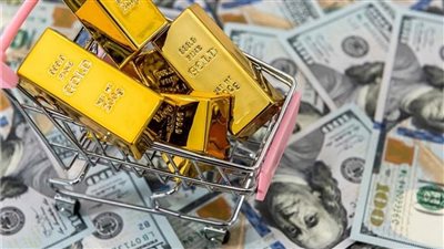 تراجع الذهب مع ارتفاع الدولار الأمريكي عالميًا