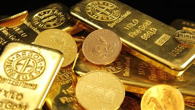 تراجع طفيف لأسعار الذهب العالمية بعد بيانات اقتصادية أمريكية قوية وسعره اليوم في مصر