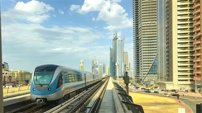 الإمارات تُعلن عن استراتيجية استثمارية شاملة حتى 2031 لجذب نحو 240 مليار درهم سنويًا من رؤوس الأموال الأجنبية