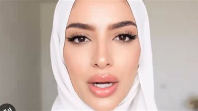 ذهبت فتاة مع اختها المتزوجة إلى طبيبة 