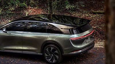 سيارة Lucid Gravity الكهربائية العائلية تصل الأسواق بتصميم مستقبلي ومدى قيادة يكسر الحواجز