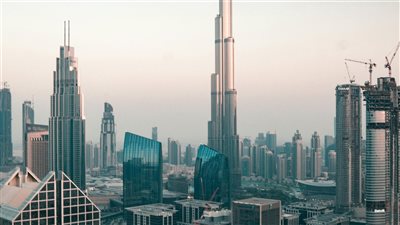 تقرير رسمي يكشف: القطاع العقاري في دبي يسجل نموًا قياسيًا في مبيعات الوحدات الفاخرة خلال الربع الثاني من العام