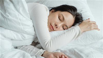 دراسة تحذر: أنماط النوم المضطربة تزيد من مخاطر الإصابة بأمراض القلب